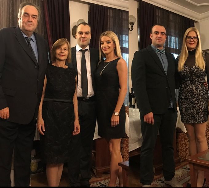 Prof. Dr Dušan i Prof. Dr Ljiljana Šćepanović, sa velikom radošću i ponosom obaveštavaju familije Šćepanović, Ilić, Vukomanović, Rogan, Kalezić, Vasilić, Vasiljević i Stojanović, drage kumove i prijatelje, da je upravo sada naš sin Dr Vuk Šćepanović briljirao na specijalističkom ispitu iz neurohirurgije i dobio ocenu ODLIČAN SA POHVALOM - SUMMA CUM LAUDE!!! Pozivamo sve da podele ovu veliku i zasluženu radost sa nama!