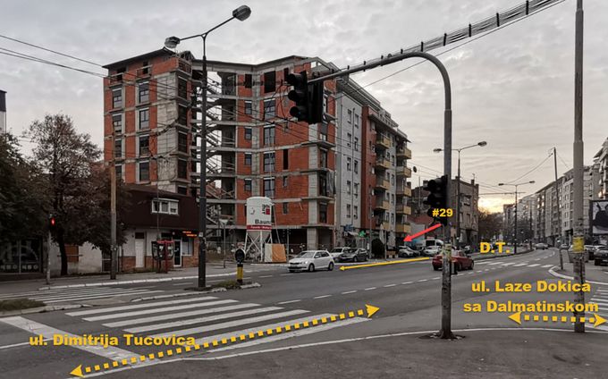 Slikano 12 Novembra 2022g.                           
Izdajem/prodajem uknjižena 2 garazna mesta- Dimitrija Tucovica br.29-BG, ulaz kroz zgradu sa zadnje strane zgrade, u prvom sub nivou, direktno preko  puta Auto teretnog lifta. На продају су остали бр. 7 и бр. 8. Напомена : Није за Джипове, само кола до 5 м. Zvati Vlasnika Vladimira Sekulica na 069-359-5110, i ostaviti SMS poruku. Zovem vas nazad ASAP!!!! 